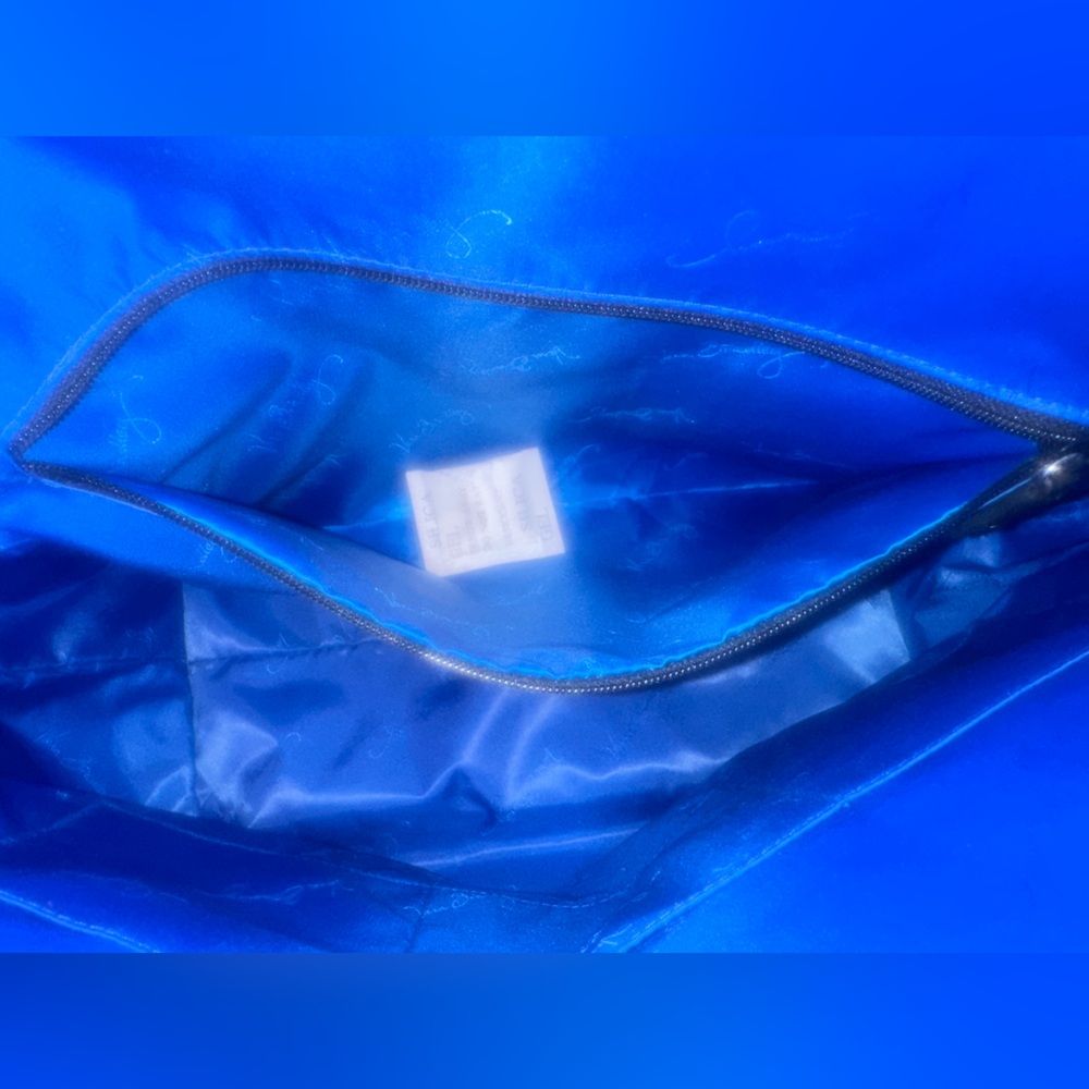 Vera Bradley  Blue Bayou Shoulder Bag in a Vibrant Blue & Black Pattern -NWOT - Picture 11 of 15